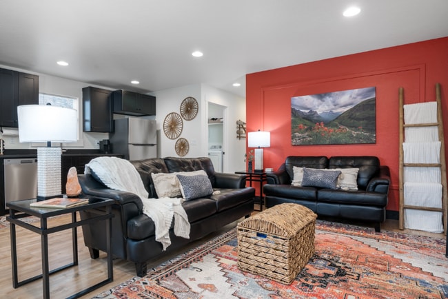 Building Photo - 519 1st Ave E