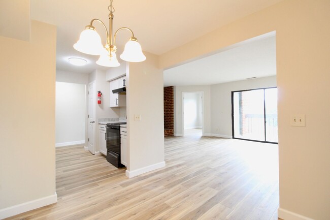 Building Photo - 1018 Blue Ridge Dr