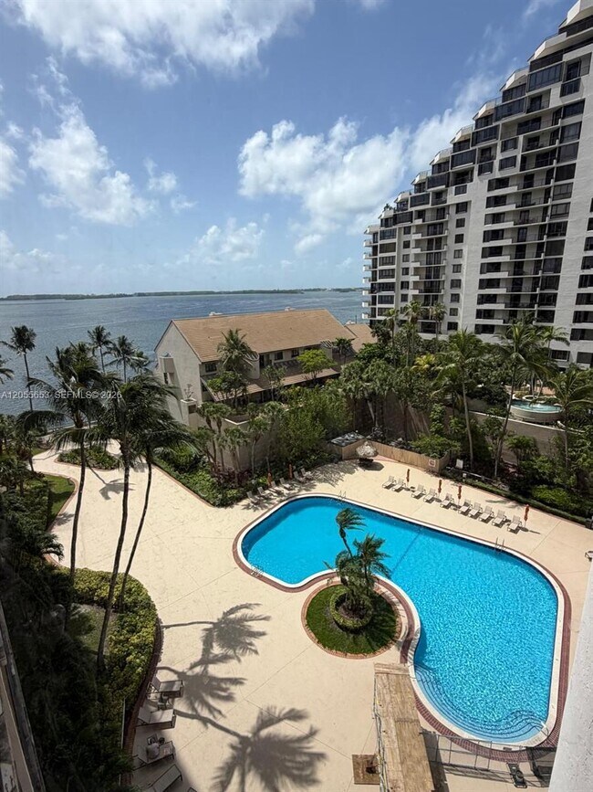 Building Photo - 540 Brickell Key Dr