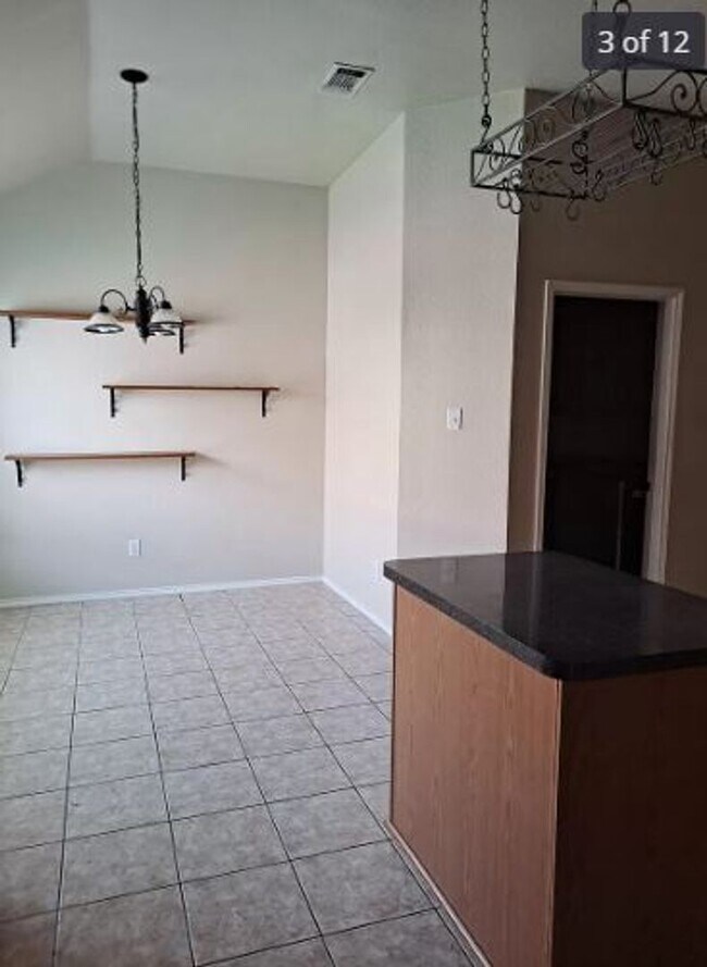 Building Photo - 100 Oak Hollow Ln