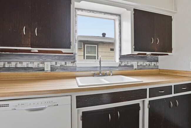 Building Photo - 1520 SE 48th Pl