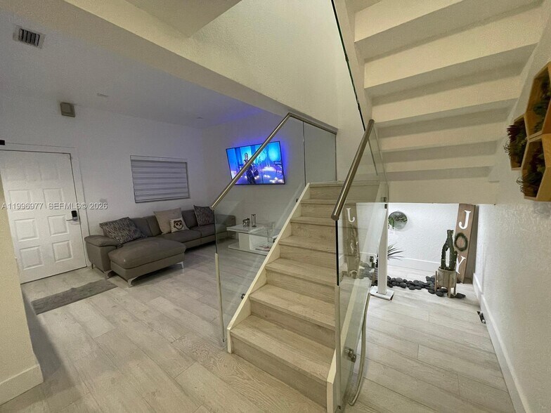 Building Photo - 325 NW 19th Ln