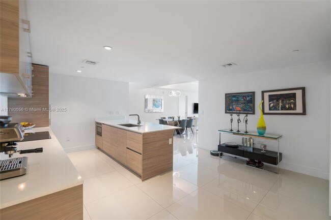 Building Photo - 1300 S Miami Ave