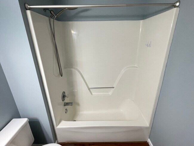 Building Photo - Harbortowne corner lot home with fenced yard and deck!