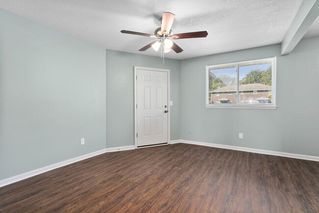 Building Photo - 4827.5 NW Homestead Terrace