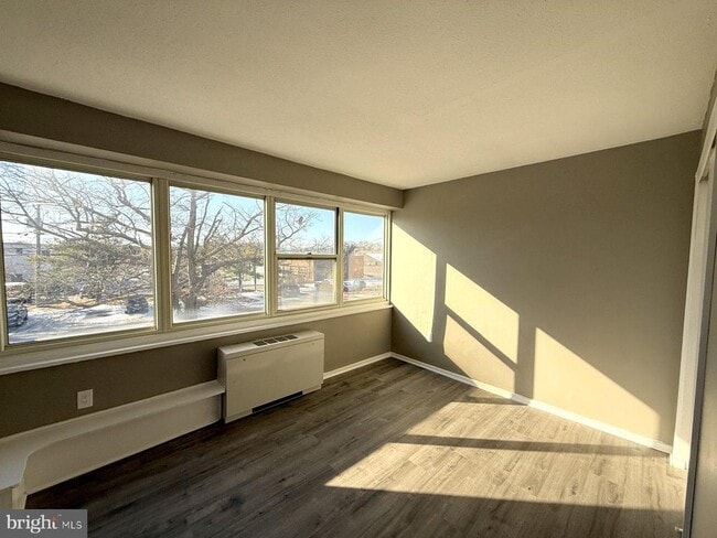 Building Photo - 207 Barclay Towers