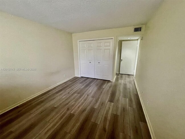 Building Photo - 491 Racquet Club Rd