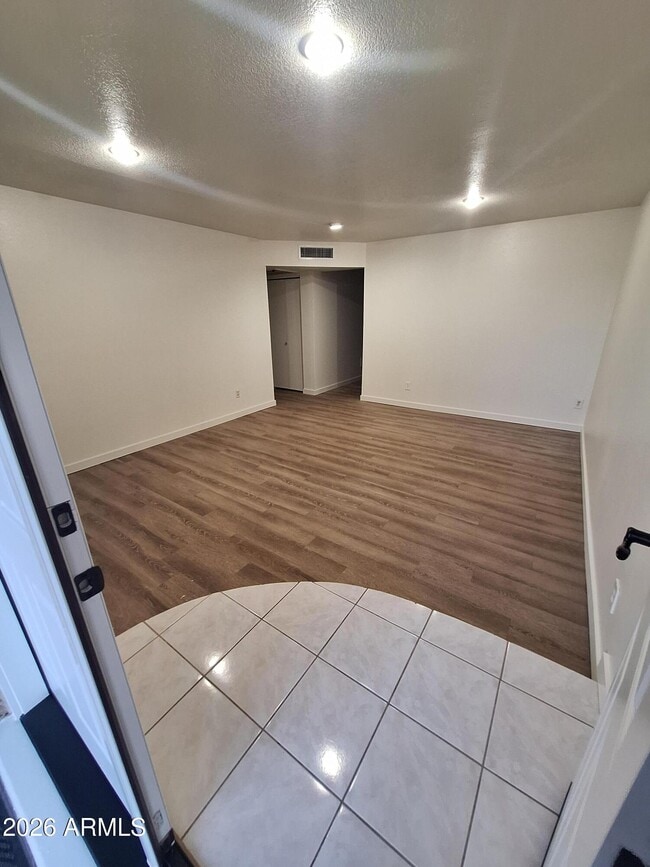 Building Photo - 2839 E Altadena Ave