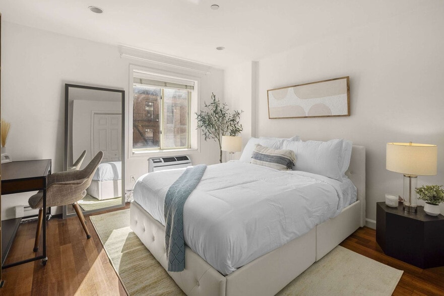 Building Photo - 15 St Marks Pl