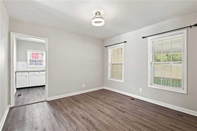 Building Photo - 1357 Lorenzo Dr SW