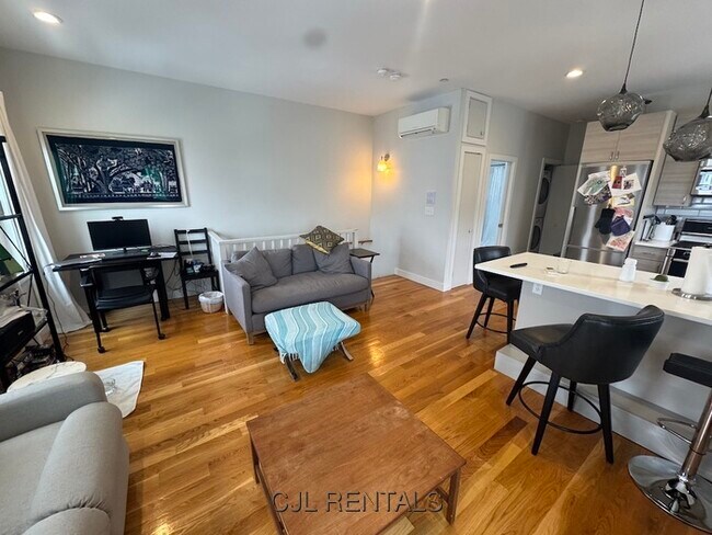 Building Photo - 9 Harding St