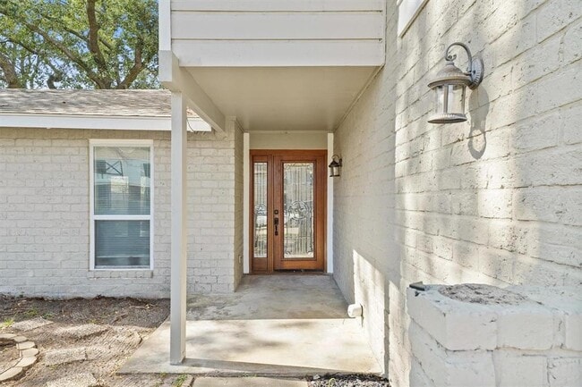 Building Photo - 12811 Shady Knoll Ln