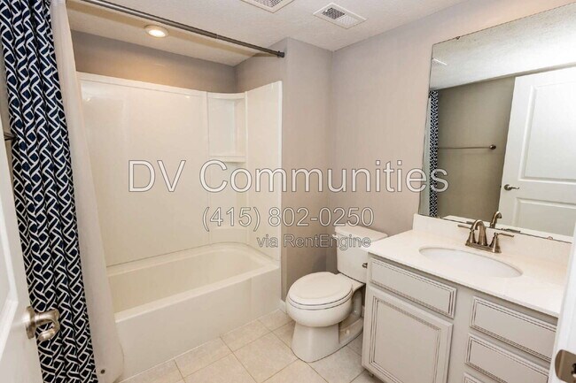 Building Photo - 7226 Hillsview Dr