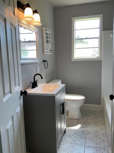 Bathroom with Tub/Shower - 320 Whitney Ave