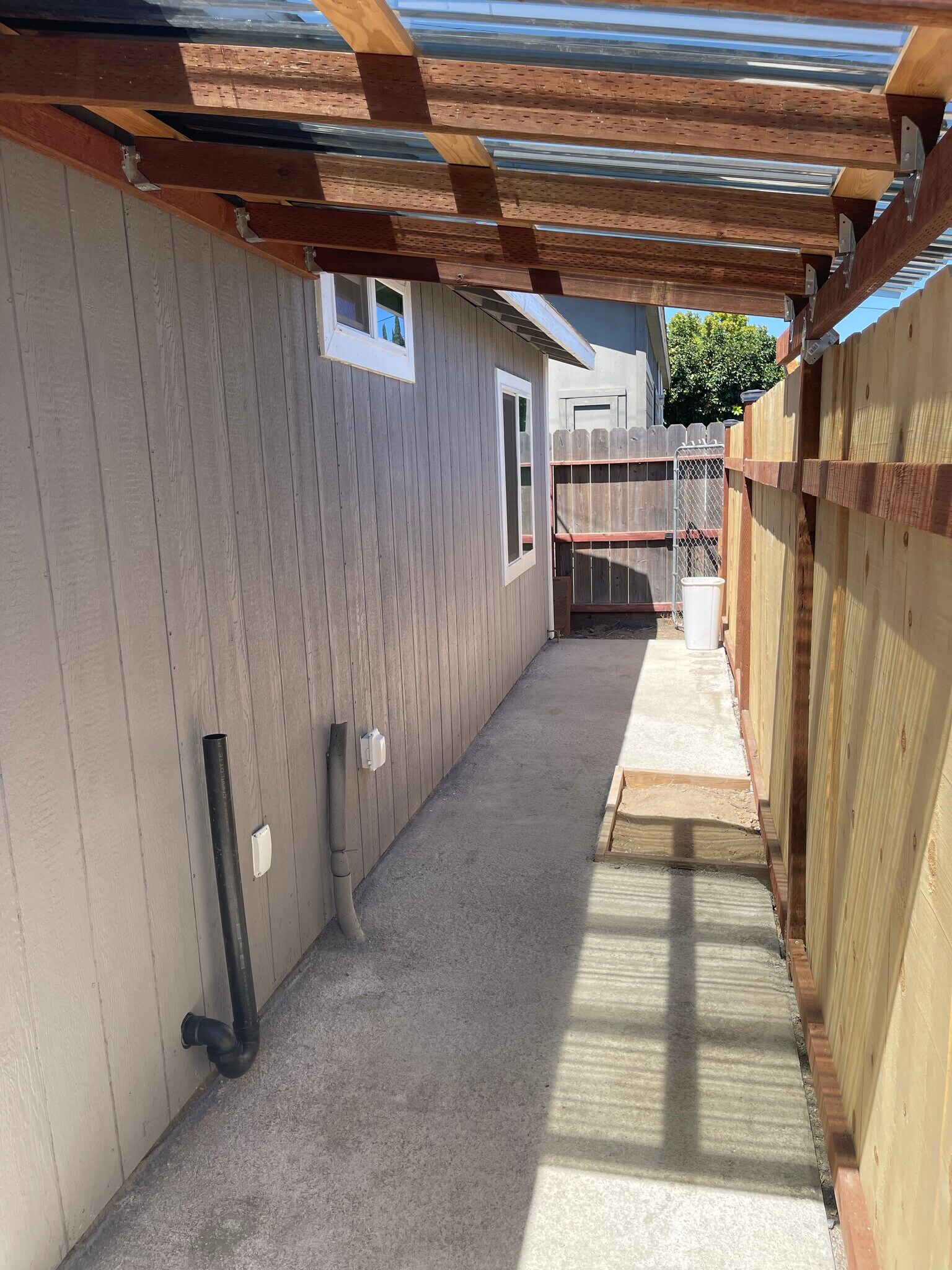 Building Photo - 2529 Crommelin Ave