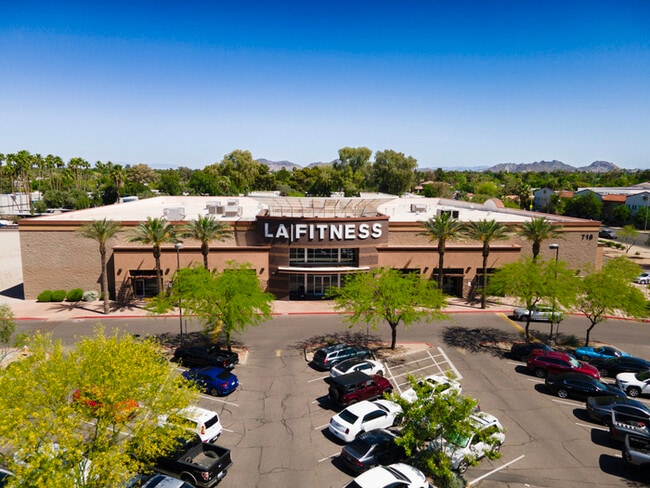 Building Photo - 3Bed/1Bath House at Chandler Blvd/McQueen Rd! Move-In Ready on 06/04/2026! -- NO HOA! RV GATE!