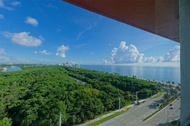 Building Photo - 3000 E Sunrise Blvd