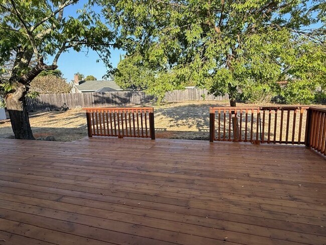 Building Photo - For Rent – Charming 2-Bedroom Home in Rinc...