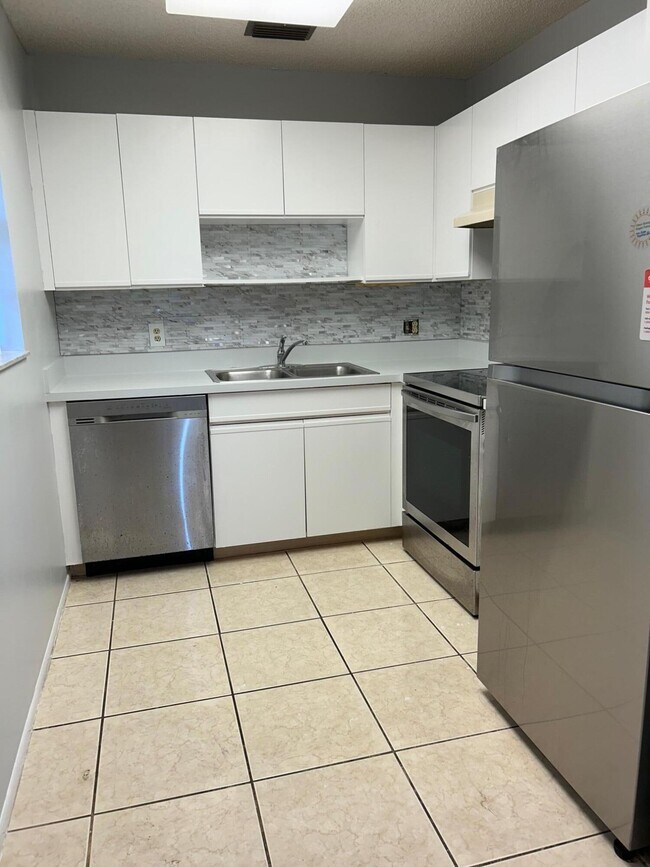 Building Photo - 19 Lake Vista Trail