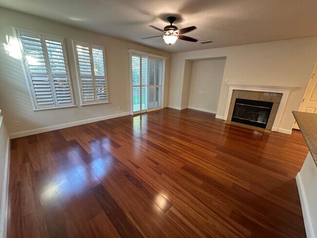 Building Photo - Beaitiful 4 Bedroom, 2.5 Bath Mountain Hou...
