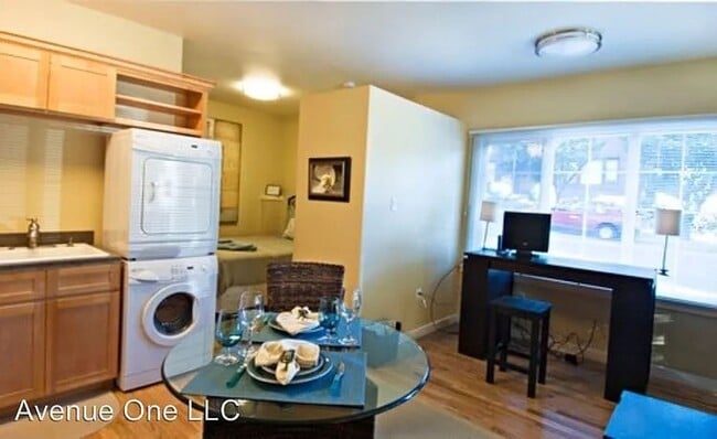 Building Photo - Capitol Hill Bungalow