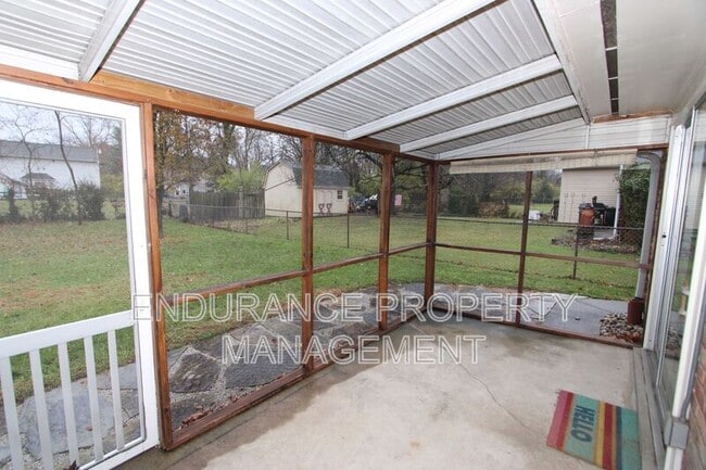 Building Photo - 1184 Holz Ave