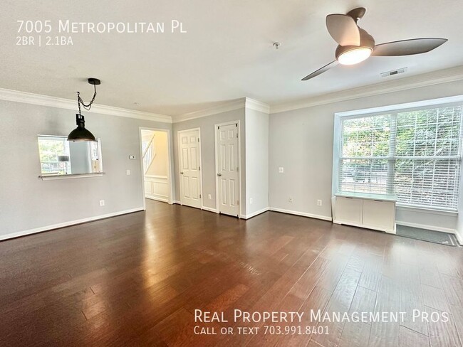 Building Photo - Gorgeous End Unit- Steps To Metro!