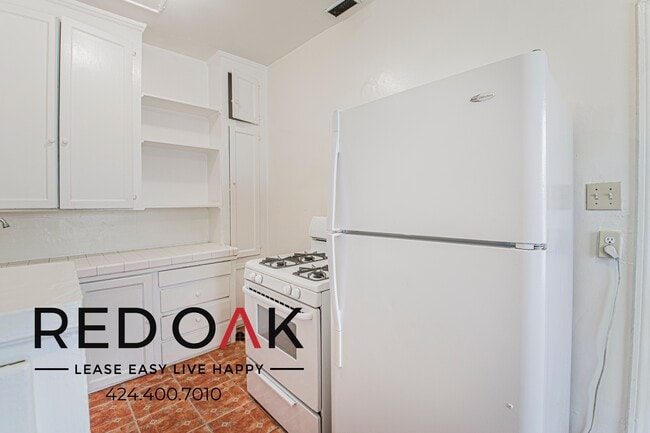 Building Photo - 836 Sanborn Ave