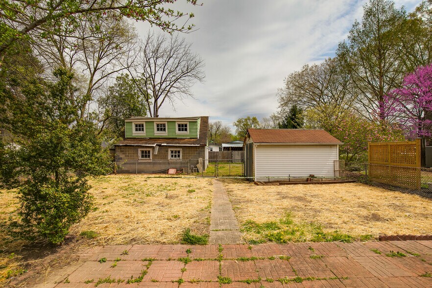Building Photo - 5309 Gillespie Ave