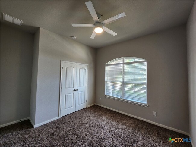 Building Photo - 338 Oak Creek Way