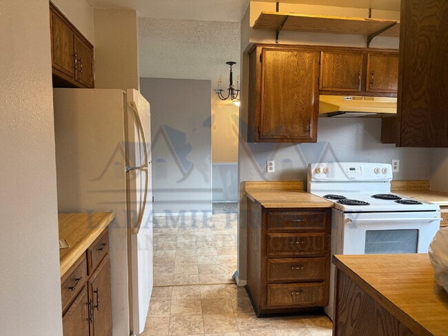 Building Photo - 714 Downey St