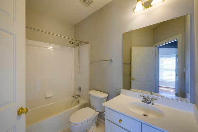 Building Photo - Luxury Living in the Villages of Urbana