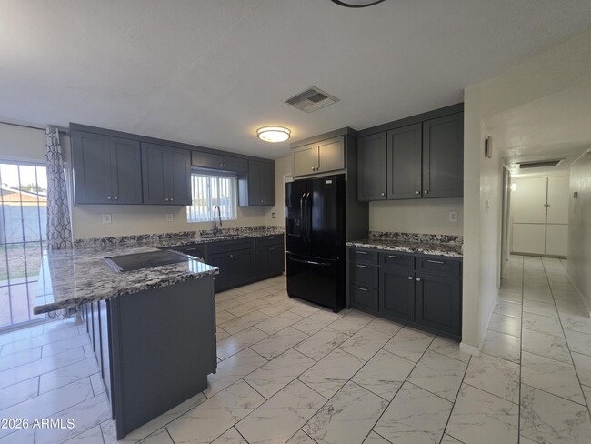 Building Photo - 4950 W Stella Ln