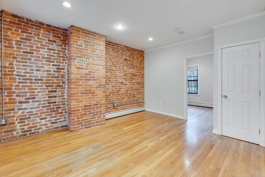 Building Photo - 12 Pompeii St