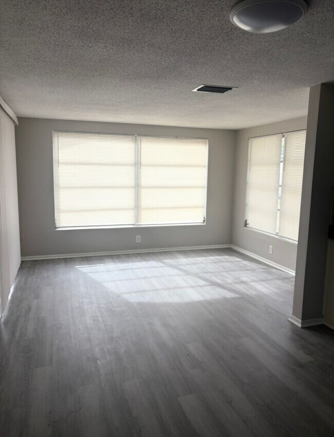 Building Photo - 7936 Pineapple Ln