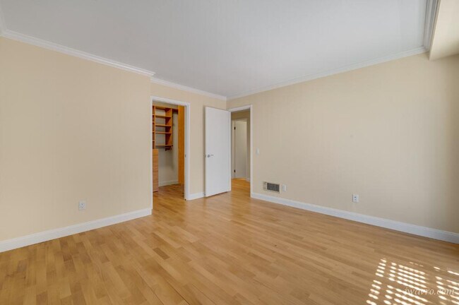 Building Photo - 383 Lombard St