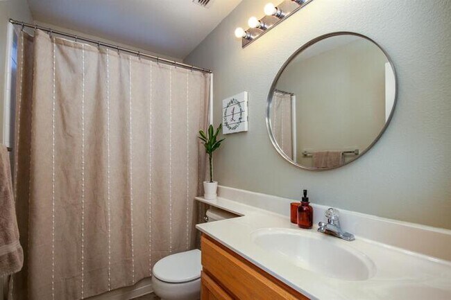 Building Photo - Spacious 3 Bedroom in Citrus Heights