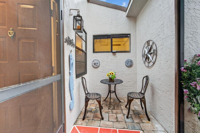 Building Photo - 6220 Kings Gate Cir