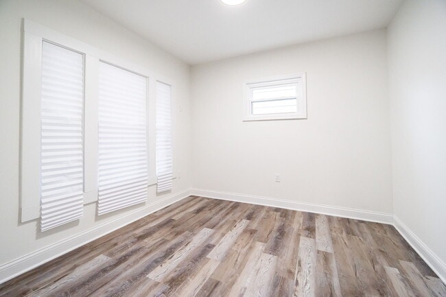 Building Photo - 210 Brehl Ave