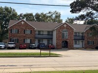 Building Photo - 312 N County Rd