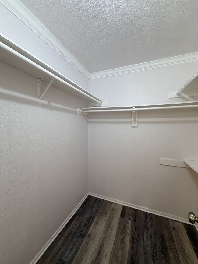 Building Photo - 7326 New Brunswick Dr