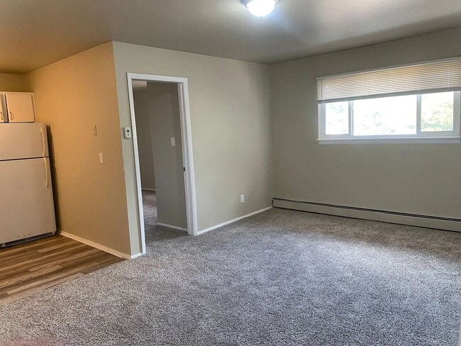 Building Photo - 1660 Moore Ave