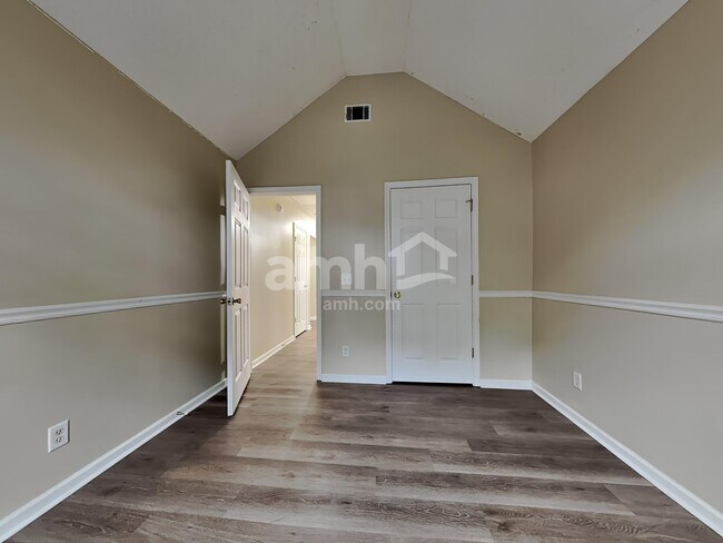 Building Photo - 26 Coronado Ct