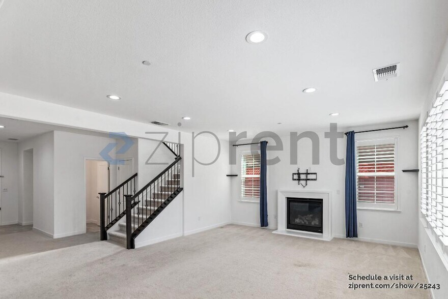 Building Photo - Unit
