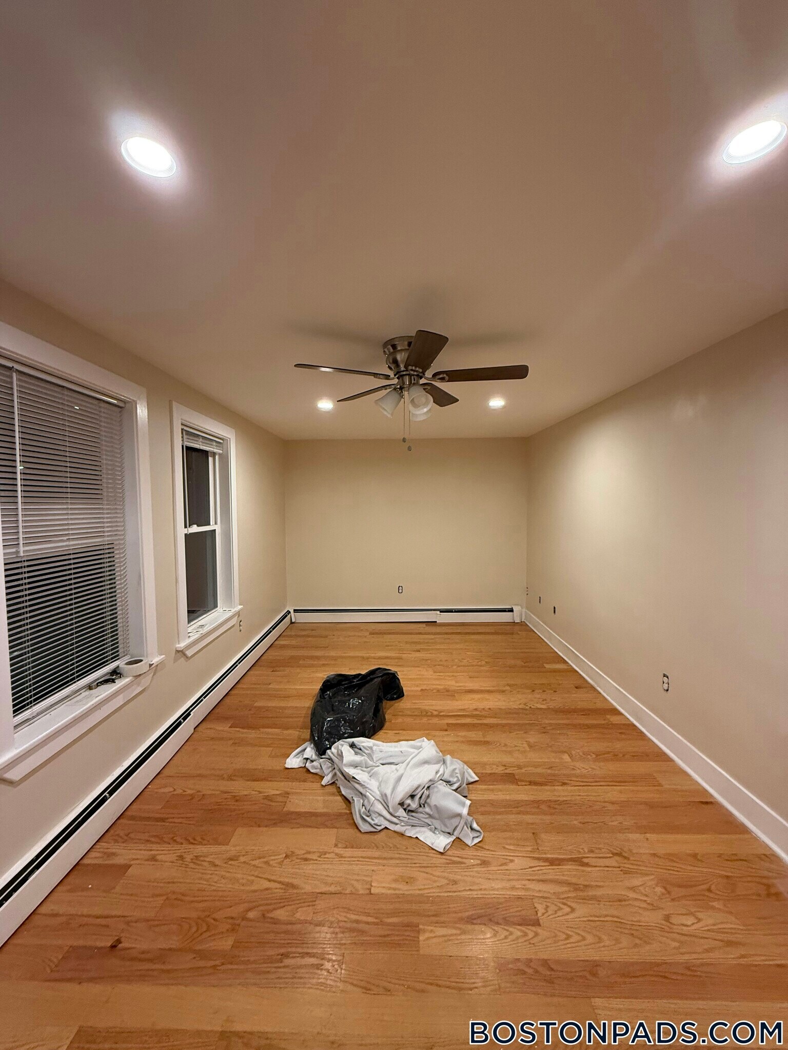 Building Photo - 2 Buckingham St