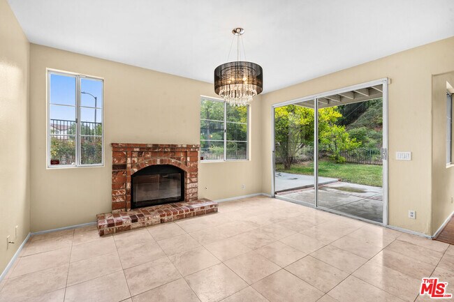 Building Photo - 18639 W Nathan Hill Dr