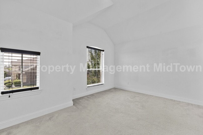 Building Photo - 4106 Horseshoe Ln