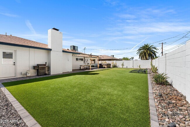 Building Photo - 8302 E Windsor Ave