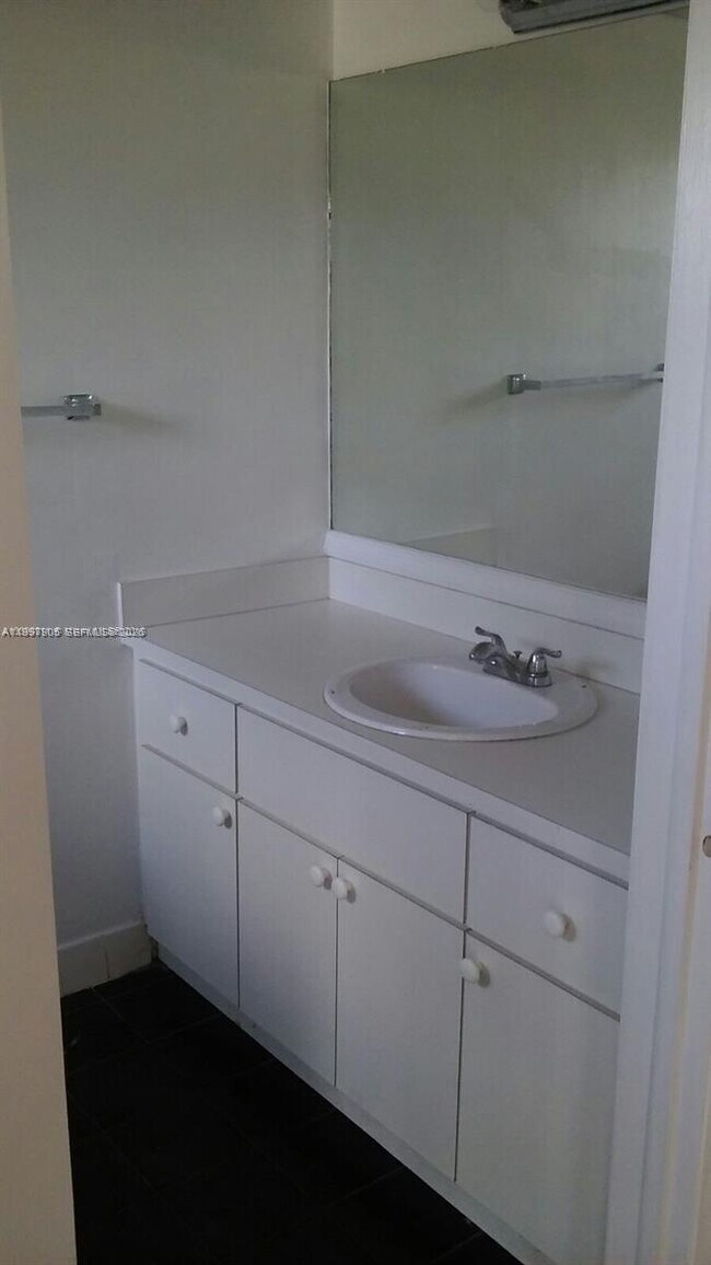 Building Photo - 12120 NE 6th Ave