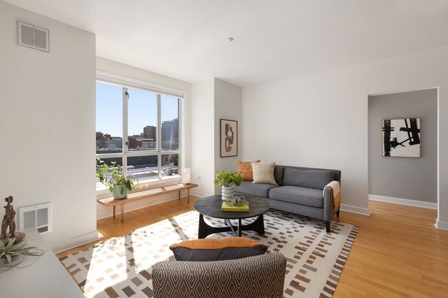 Building Photo - Great natural light in a large condo near ...